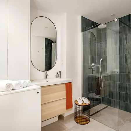 Central Modern Parisian